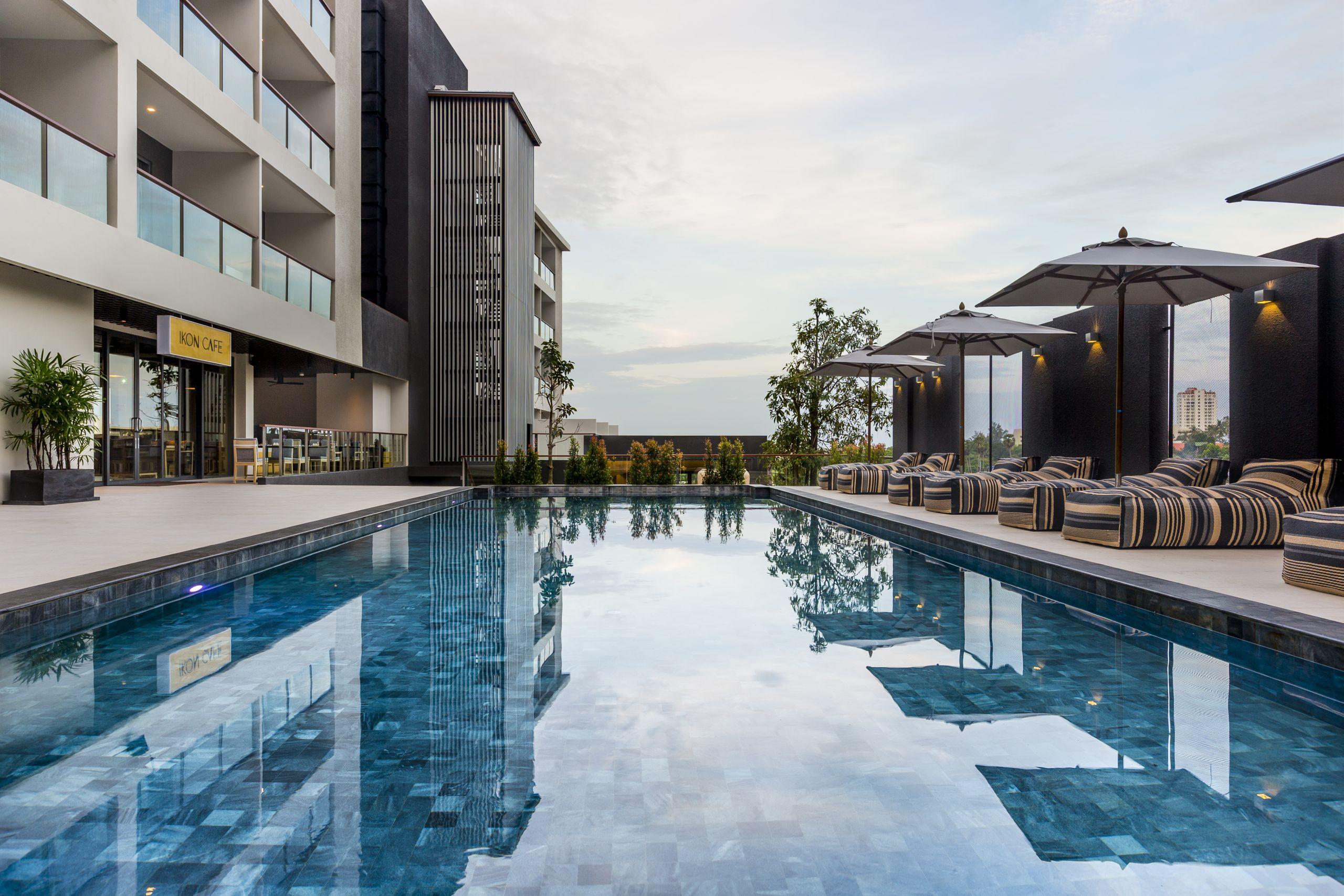 Hotel Ikon Phuket - Sha Extra Plus Karon Extérieur photo