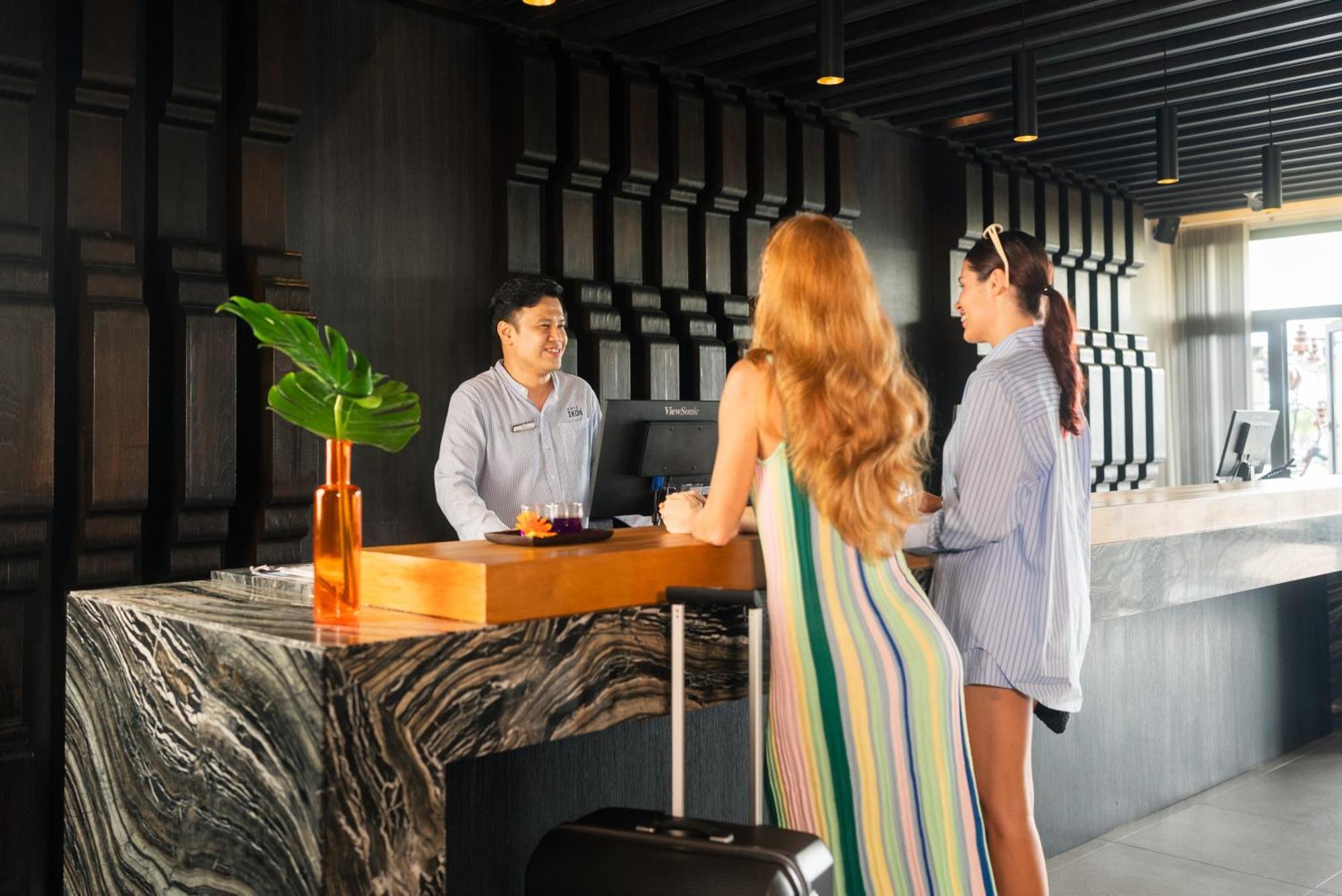 Hotel Ikon Phuket - Sha Extra Plus Karon Extérieur photo