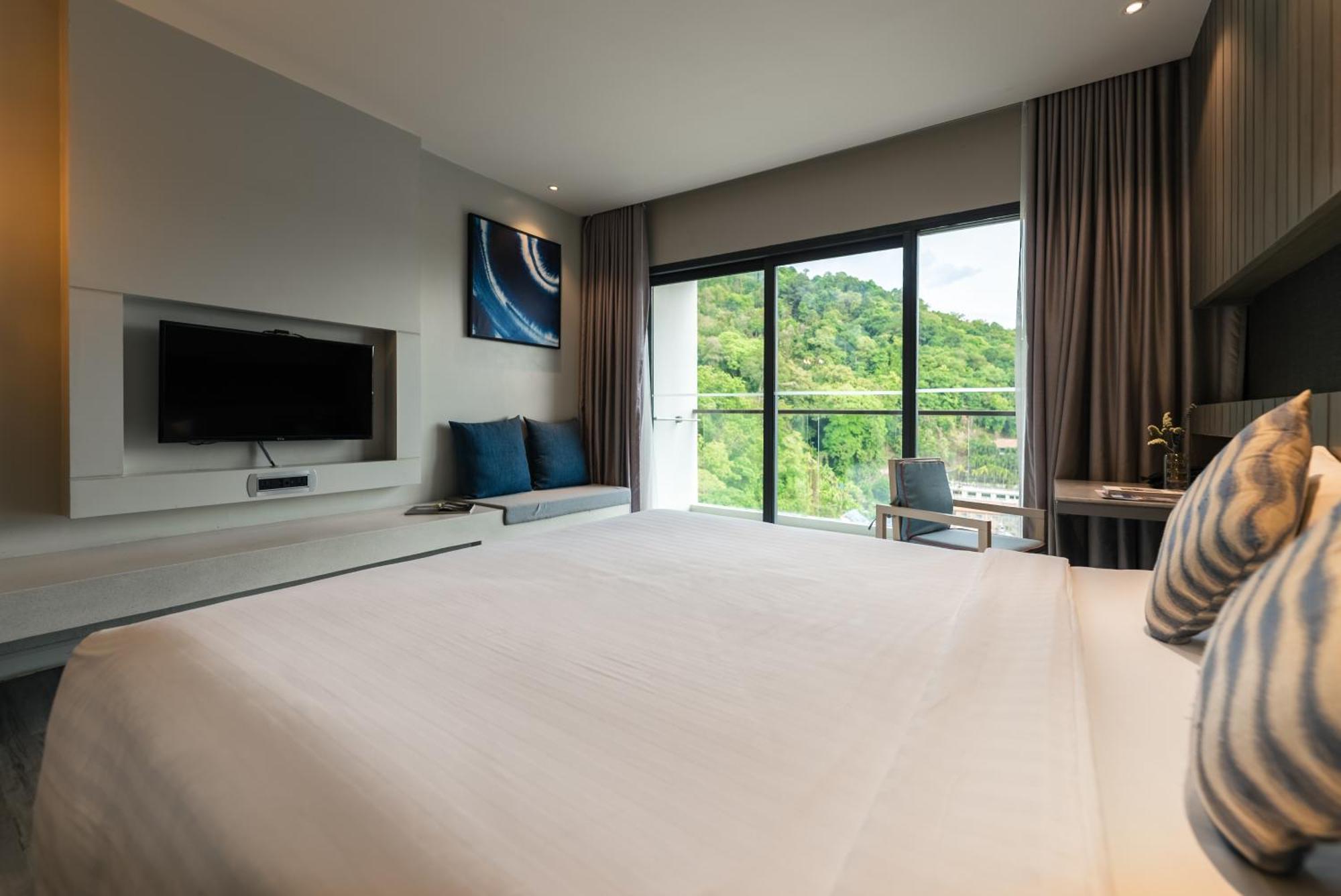 Hotel Ikon Phuket - Sha Extra Plus Karon Extérieur photo