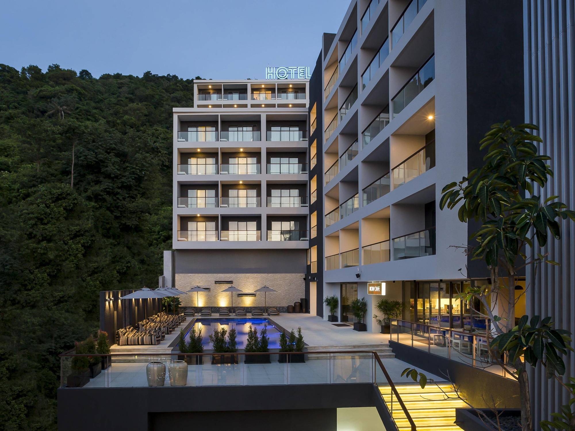 Hotel Ikon Phuket - Sha Extra Plus Karon Extérieur photo